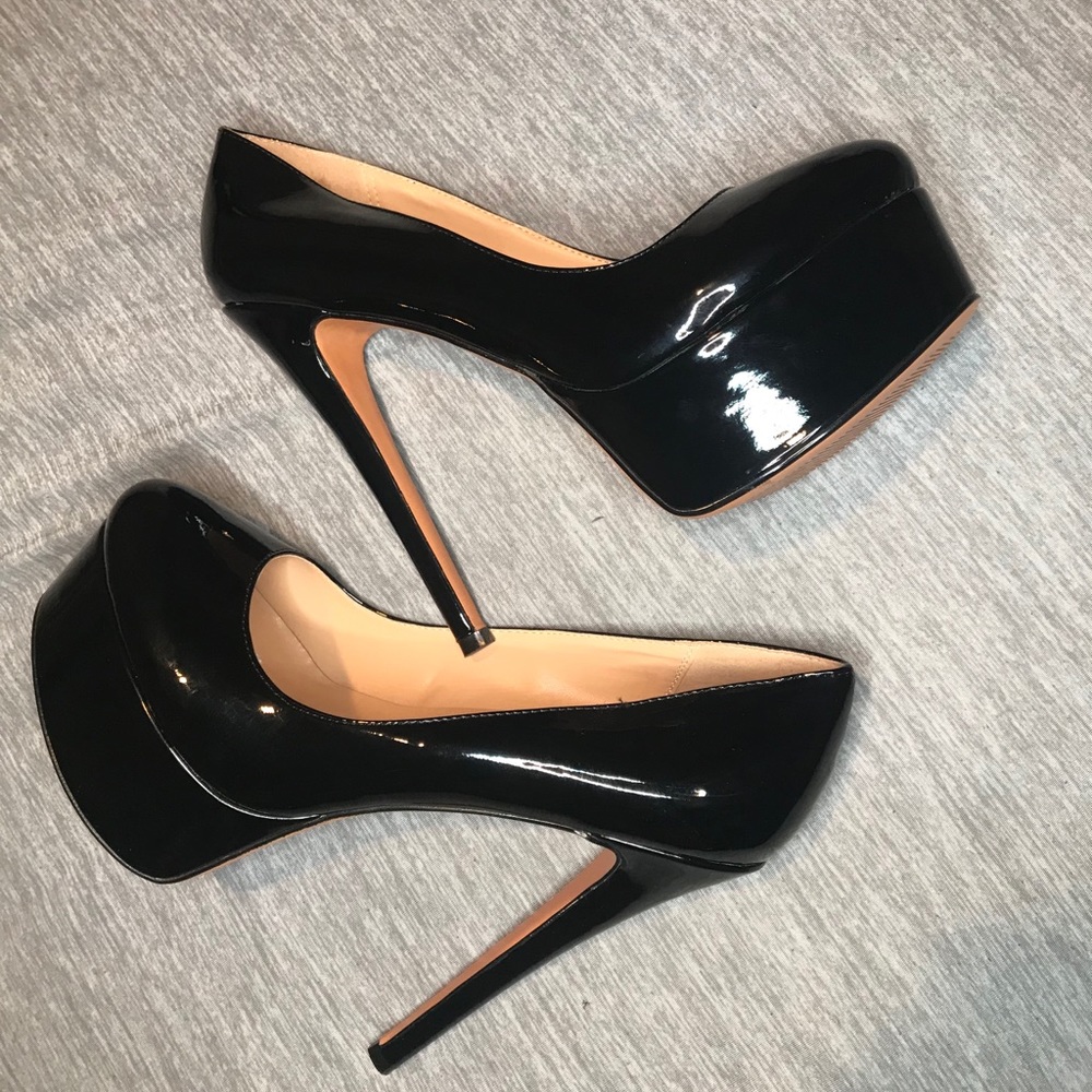 BRAND NEW heels